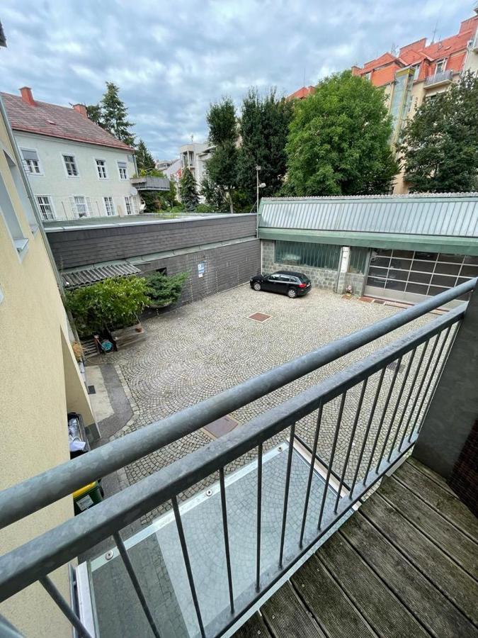 Zentrum & Grosse Terrasse Грац Екстер'єр фото